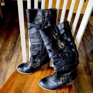Black boots size 8